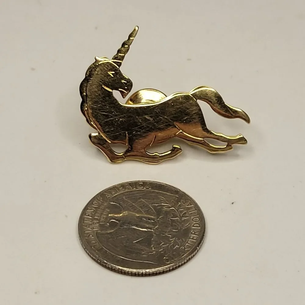 ▪︎Avon Unicorn Pin